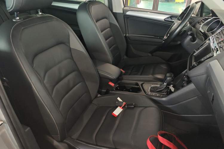 Used Volkswagen Tiguan L 2018 330TSI Automatic Two-Wheel Drive Luxury Edition Right Front Seat