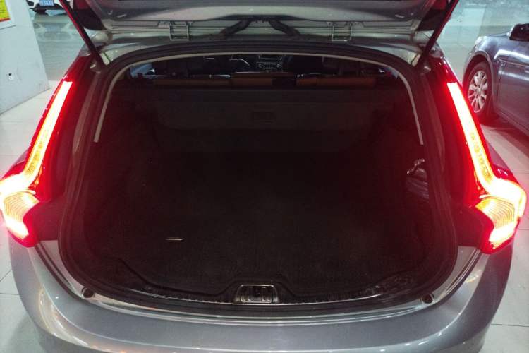 Used Volvo V60 2014 T5 Zhiya Edition