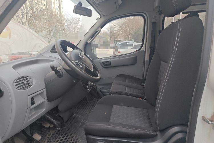 Used SAIC MAXUS Xintu V80 2019 2.5T Classic Edition 6-Speed Manual – Aoyuntong Short Wheelbase Mid-Height Design 5/6 Seats Left Front Seat