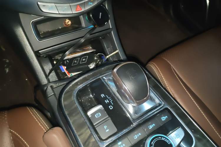 Used BYD Tang New Energy 2015 2.0T Four-Wheel-Drive Flagship Model Gear Lever