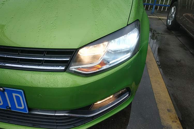 Used Volkswagen Polo 2014 1.6L Automatic Luxury Edition Left Front Headlight