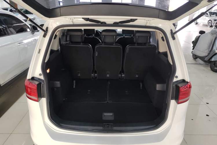 Used Volkswagen Touran 2021 Volkswagen Touran L 280TSI DSG Style Edition 7 Seats Trunk