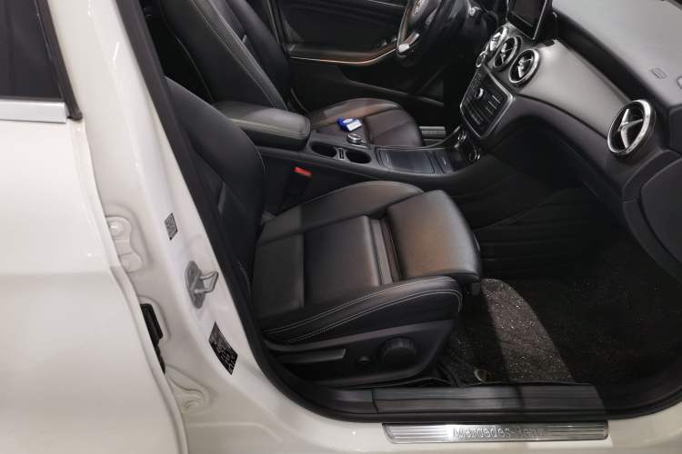 Used Mercedes-Benz GLA 2016 GLA 200 Sport Edition Right Front Seat