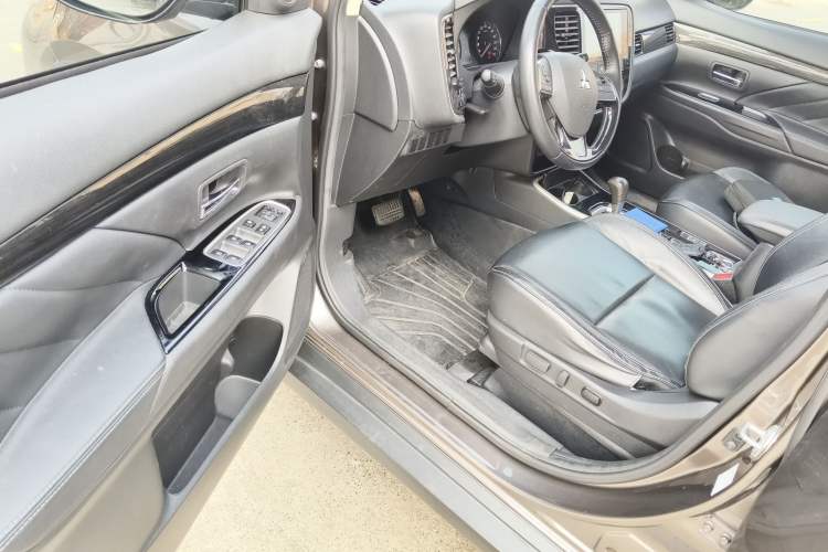 Used Mitsubishi Outlander 2020 2.0L Two-Wheel Drive Enjoyment Version 5 Seats
