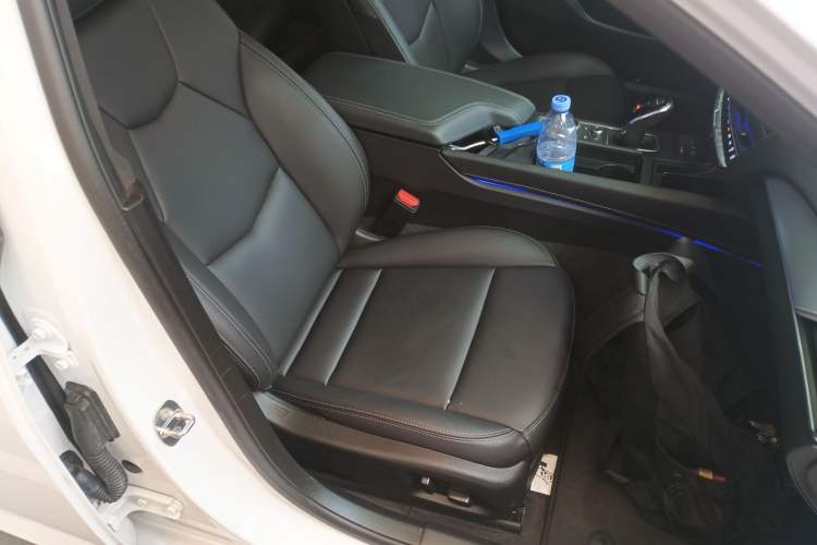 Used Cadillac CT5 2024 28T Luxury Version Right Front Seat