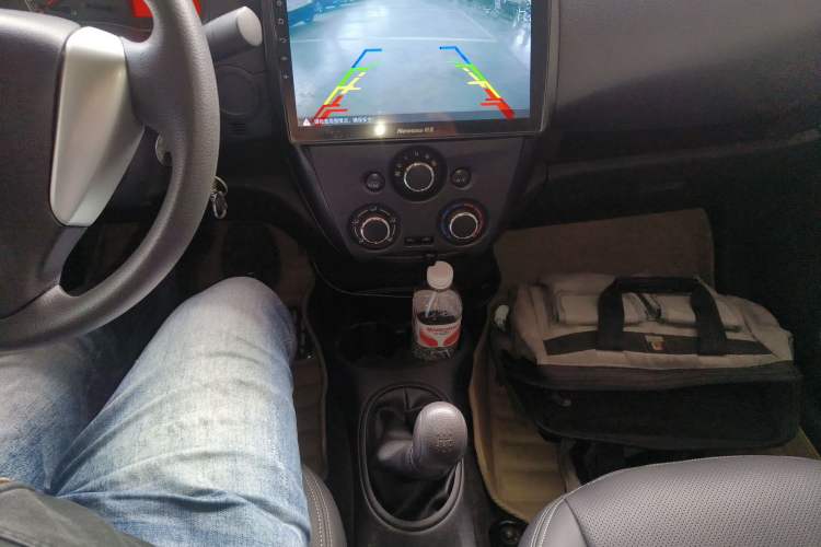 Used Nissan Sunny 2015 1.5XE Manual Comfort Edition Gear Lever