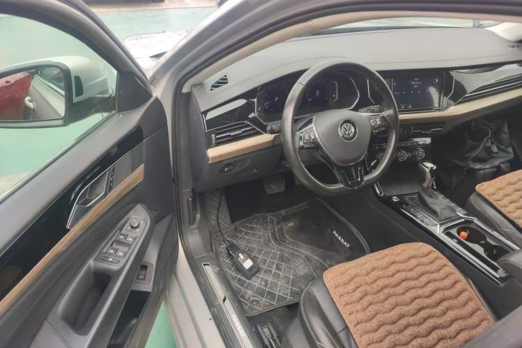 Used Volkswagen Passat 2019 330TSI Luxury Edition China VI Standard
