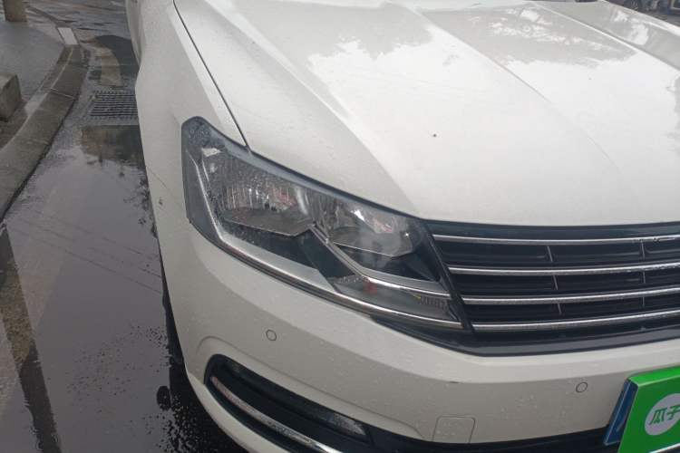 Used Volkswagen Lavida 2017 1.6L Automatic Comfort Edition
