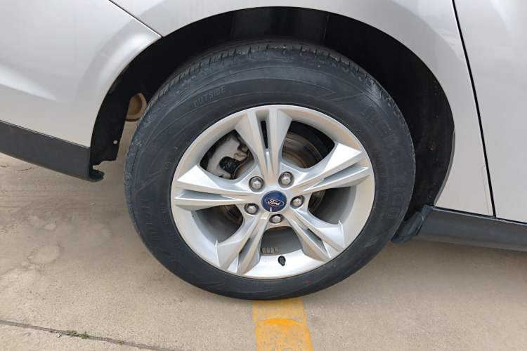 Used Ford Focus 2012 Sedan 1.6L Automatic Fashion Edition
