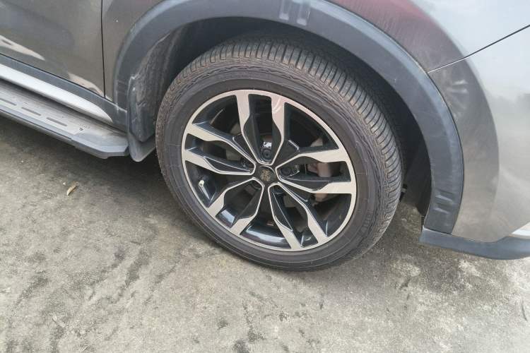 Used Roewe RX5 2016 20T Two-Wheel Drive Automatic Internet Smart Edition Right Front Wheel Hub