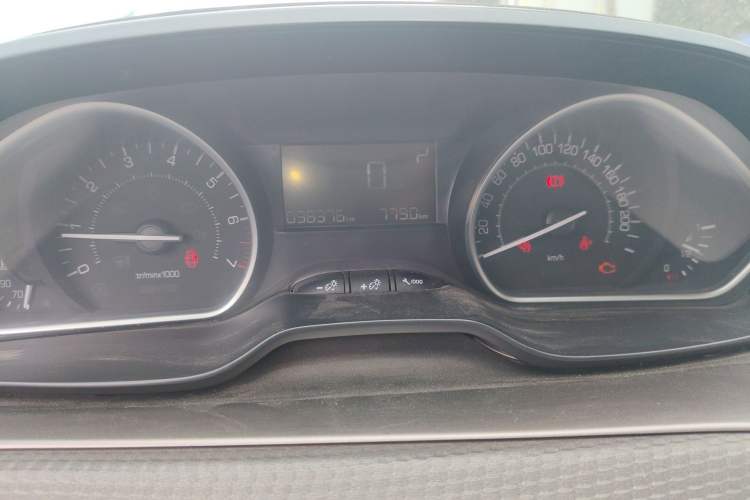 Used Peugeot 2008 2015 1.6THP Automatic Fashion Edition Instrument Cluster