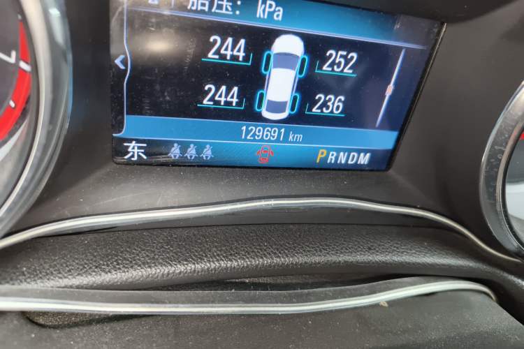 Used Buick Regal 2017 20T Elite Edition Odometer Close Up