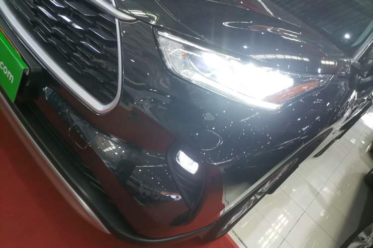 Used Toyota Highlander 2023 2.5L Smart Electric Hybrid Dual-Motor All-Wheel-Drive Luxury 7-Seater