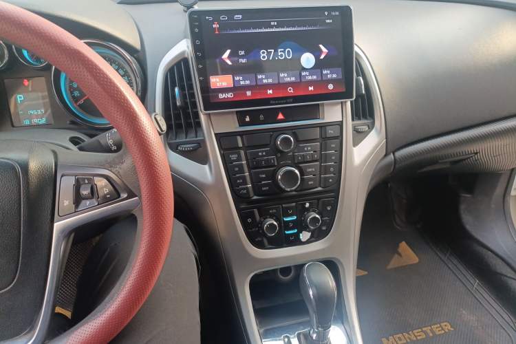 Used Buick GT 2012 XT 1.6L Automatic Fashion Edition Audio And AC Panel