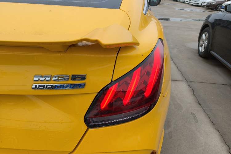 Used MG 5 2021 180 DVVT Manual Youth Luxury Edition