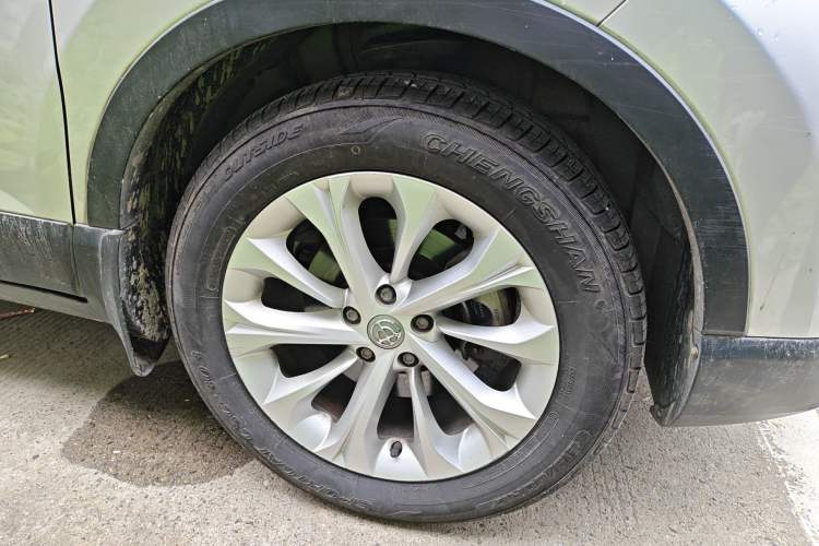 Used Brilliance V3 2016 1.5L Manual Comfort Model Right Front Wheel Hub