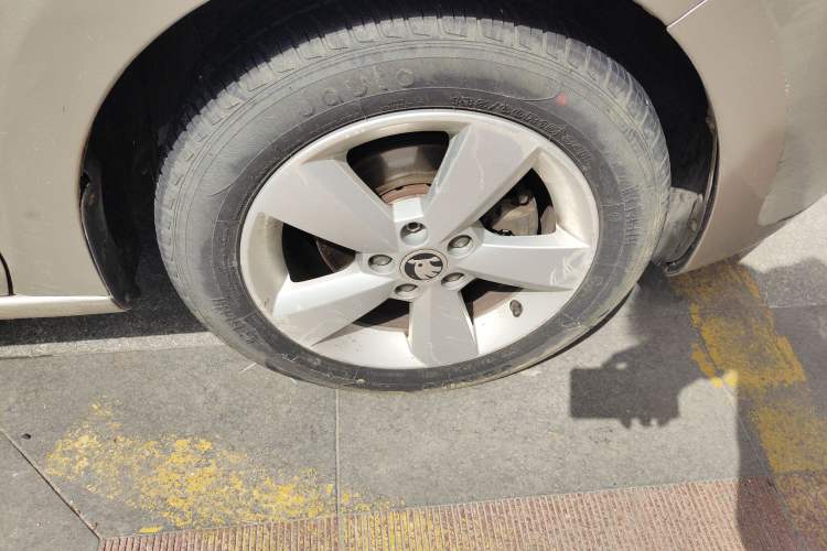 Used Skoda Rapid 2013 1.6L Automatic Smart Selection Model