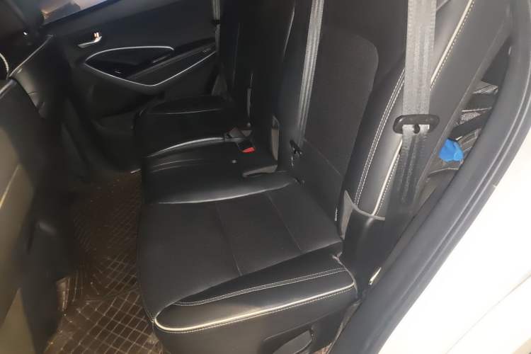 Used Hyundai Santa Fe 2017 2.4L Automatic Two-Wheel Drive Smart Version 5 Seats