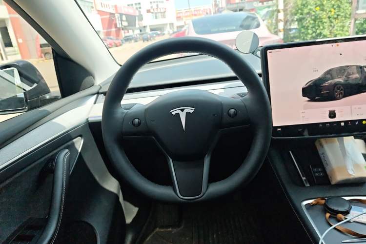 Used Tesla Model Y 2023 Long-Range All-Wheel-Drive Version
