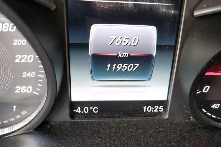 Used Mercedes-Benz C-Class 2015 Facelift C 200 L