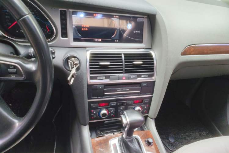 Used Audi Q7 2011 3.0 TFSI Ambition (200kW) Audio And AC Panel