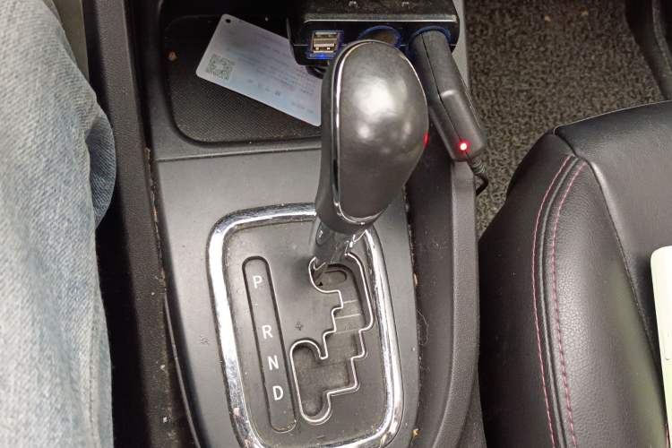 Used CHANGAN CS35 2014 1.6L Automatic Luxury Navigation Model China IV Standard Gear Lever