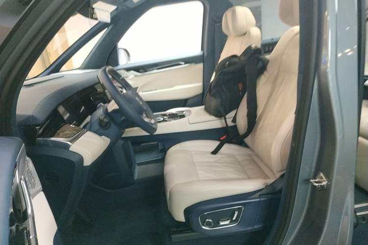 Used Zeekr 009 2024 Six-Seat Executive Version 4WD 108 kWh