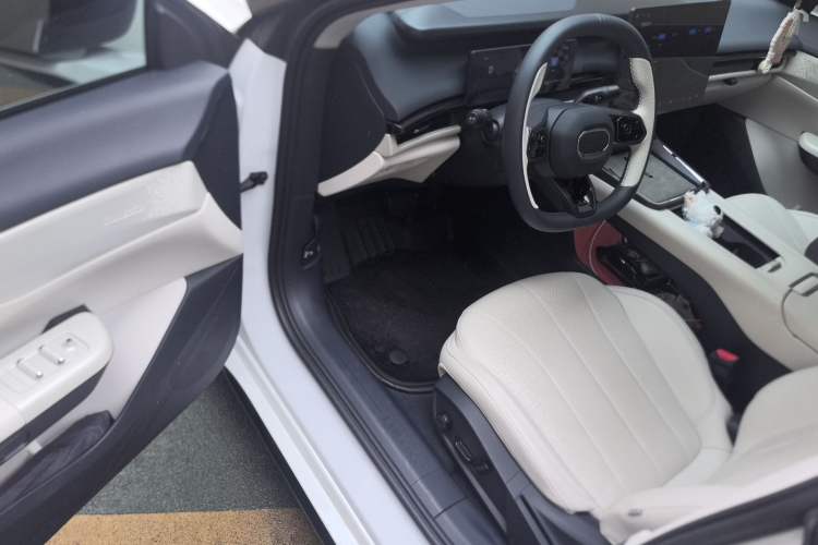 Used Lynk & Co 07 2024 EM-P 126 Long-Range Ultra