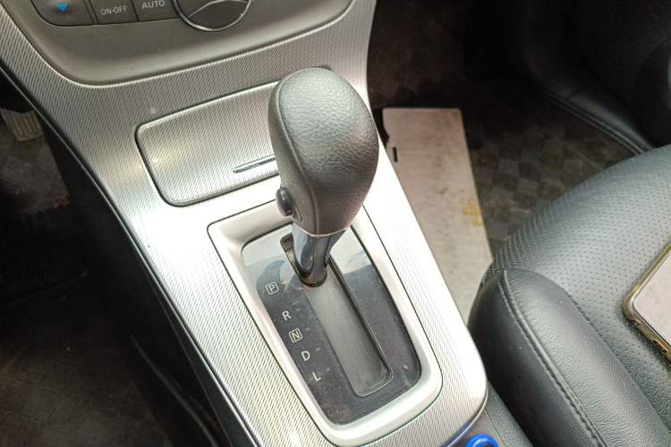Used Nissan Sylphy 2014 1.6XV CVT Deluxe Edition Gear Lever