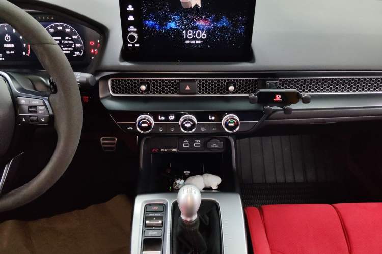 Used Honda Civic 2023 2.0T 420TURBO TYPE R Audio And AC Panel