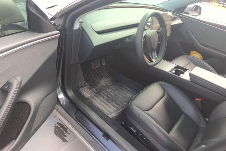 Used Tesla Model 3 2023 Rear-Wheel-Drive Version
