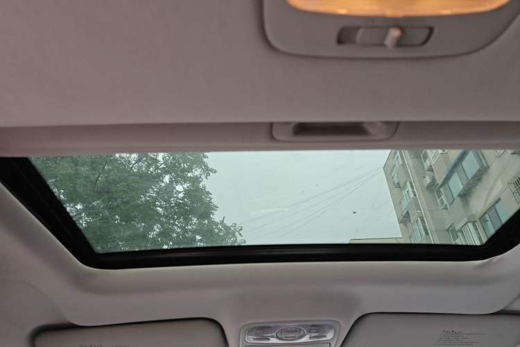 Used Kia Carens 2011 2.0L 7-Seater Automatic Standard Edition
