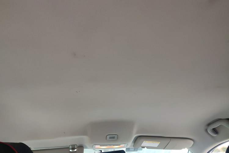 Used Roewe RX5 2016 Revised Version 20T Two-Wheel Drive Manual Transmission Luxury Edition Headliner