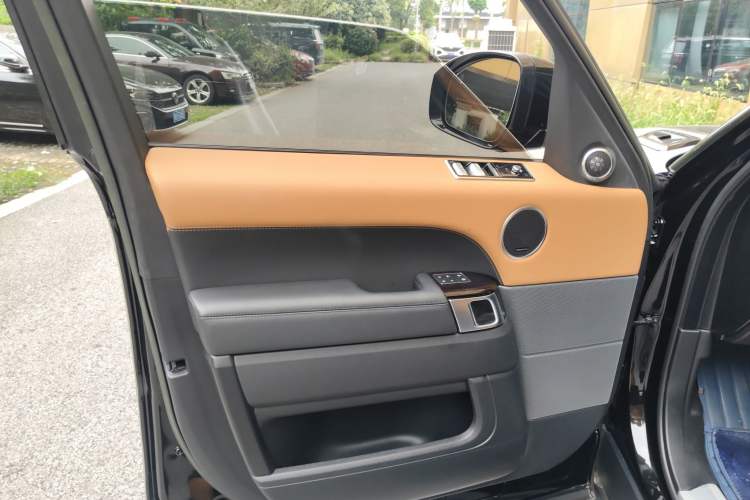 Used Land Rover Range Rover Sport 2022 3.0 L6 YAO Black Edition
