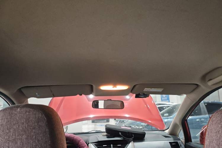 Used Venucia R50 2016 1.6L Manual Elite Edition
