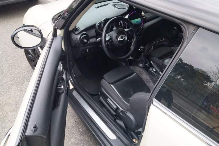 Used MINI 2016 1.5T COOPER Avant-Garde
