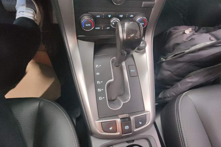 Used Chevrolet Captiva 2015 2.4L 4x4 Flagship Edition 7-Seater