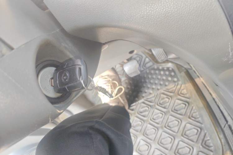 Used Dongfeng Shuaike 2011 1.6L Manual Luxury 7-Seater