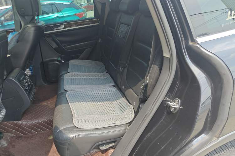 Used Volkswagen Touareg 2011 3.0 TSI High-End Version Left Rear Seat