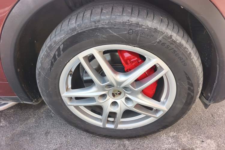 Used Porsche Cayenne 2011 Cayenne 3.0T Right Front Wheel Hub