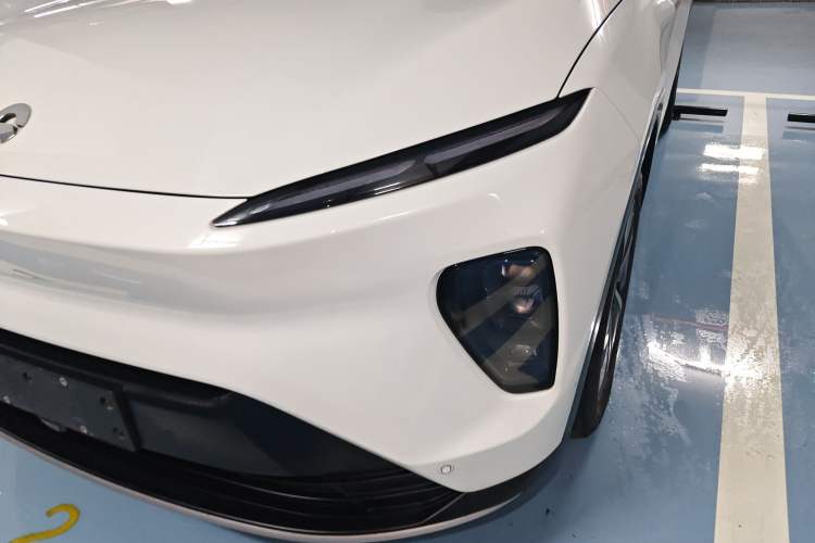 Used Nio ES8 2023 75 kWh Left Front Headlight