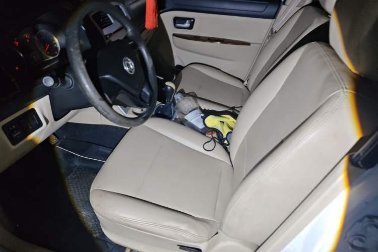 Used Dongfeng Fengon 330 2014 1.5L Manual Standard Edition DK15-02 Left Front Seat