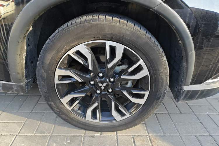 Used Mitsubishi Outlander 2019 2.0L Two-Wheel Drive Comfort Edition 7 Seats China V Emission Standard