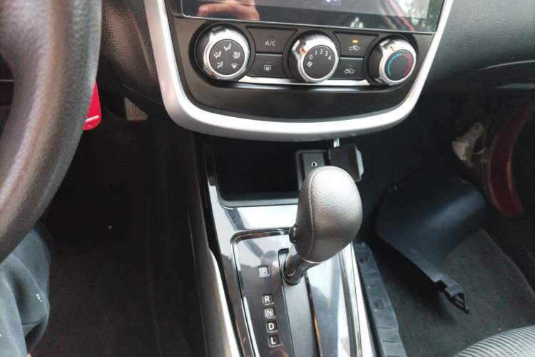 Used Nissan Tiida 2016 1.6L CVT Cool Dynamic Edition