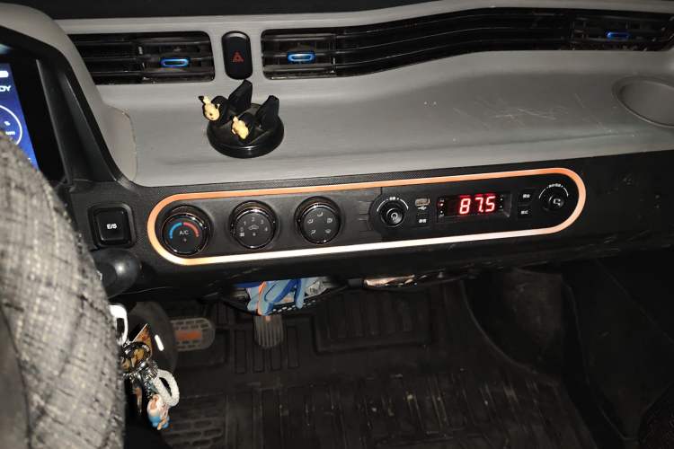 Used Wuling Hongguang MINIEV 2021 Macaron Fashion Model Lithium Iron Phosphate Audio And AC Panel