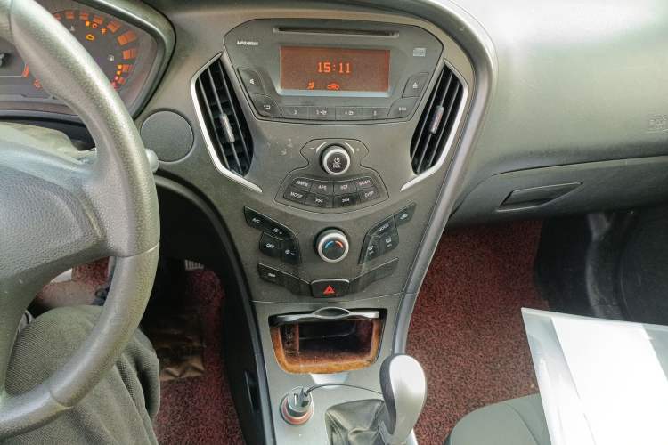 Used GAC Trumpchi GA3 2013 1.6L Manual Elite Edition Audio And AC Panel