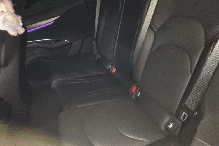 Used Xiaomi Auto SU7 2024 Four-Wheel Drive Ultra-Long Range Advanced Intelligent Driving Max Edition
