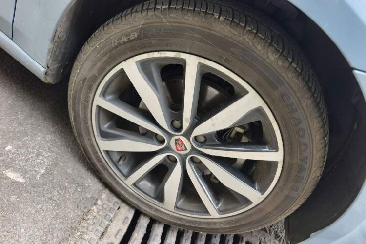 Used Roewe i6 2017 20T Automatic Internet ZhiZun Edition Right Front Wheel Hub