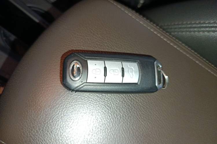 Used GAC Trumpchi GS4 2017 235T Automatic Two-Wheel Drive Luxury Smart Connectivity Version Vehicle Key