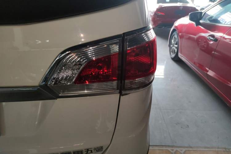 Used Baojun 730 2015 1.8L Manual Luxury Navigation ESP Version 7-seater
